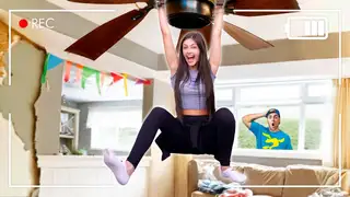  thumbnail: Minha irmã Gi ficou sozinha em casa por 24 horas